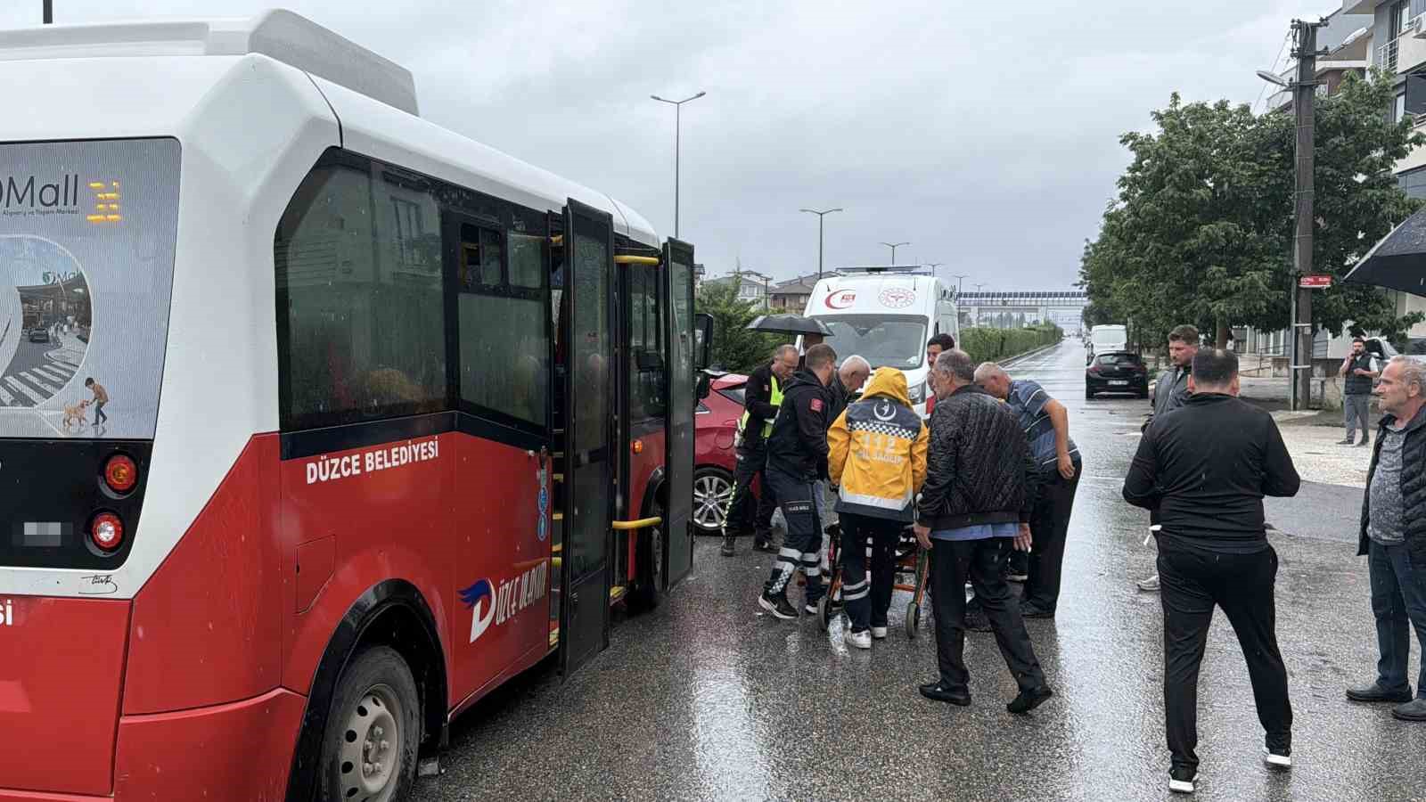 SAĞANAK BERABERİNDE KAZAYI GETİRDİ: 5 YARALI