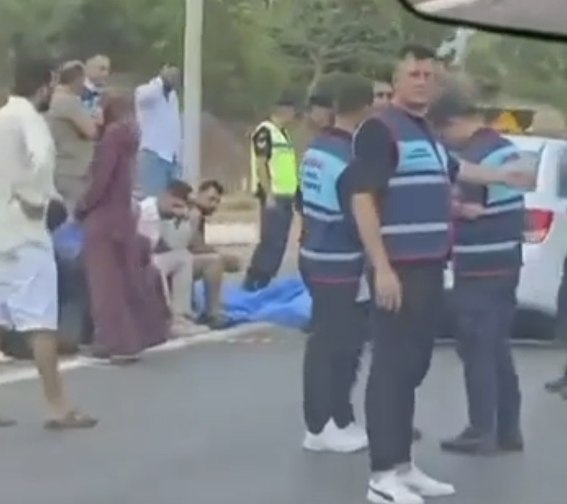 İZMİR’DE İKİ OTOMOBİL ÇARPIŞTI: 1 ÖLÜ, 5 YARALI