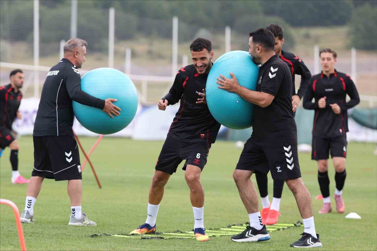 SİVASSPOR, GÜÇ DEPOLUYOR