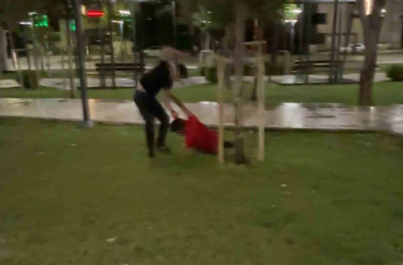 KAVGA ETTİĞİ ARKADAŞINI DEFALARCA YUMRUKLADI: O ANLAR KAMERADA