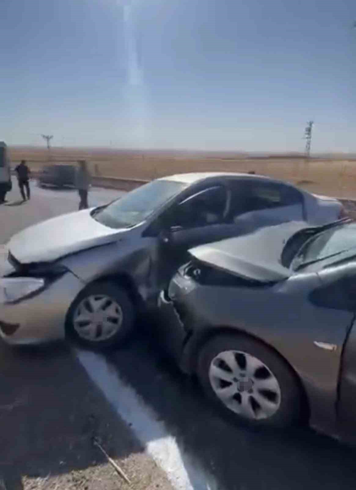 DİYARBAKIR’DA İKİ OTOMOBİL ÇARPIŞTI: 2 YARALI