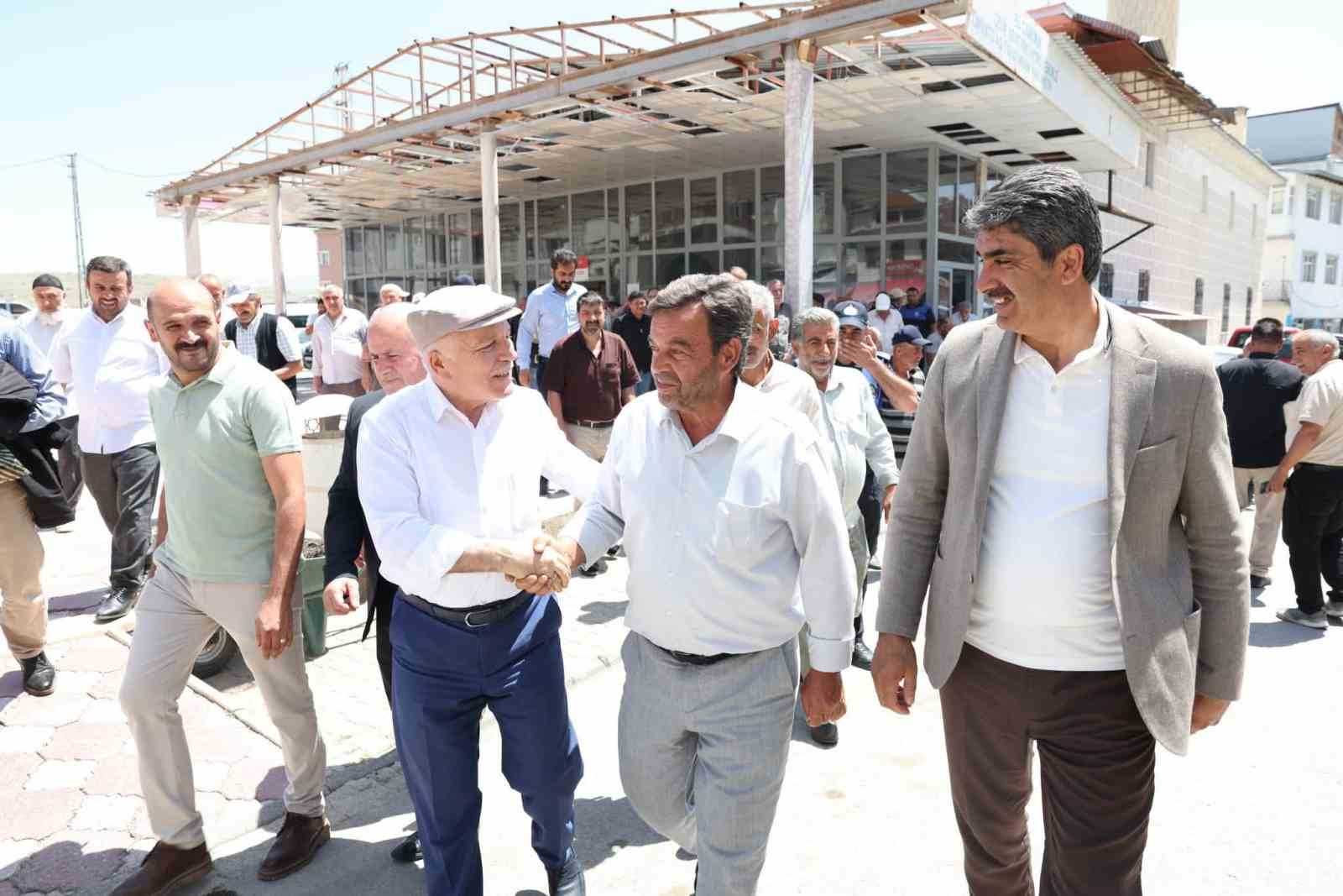 AŞKALE’DE KENTSEL DÖNÜŞÜM TAM GAZ: BAŞKAN SEKMEN SAHADAKİ ÇALIŞMALARI DENETLEDİ