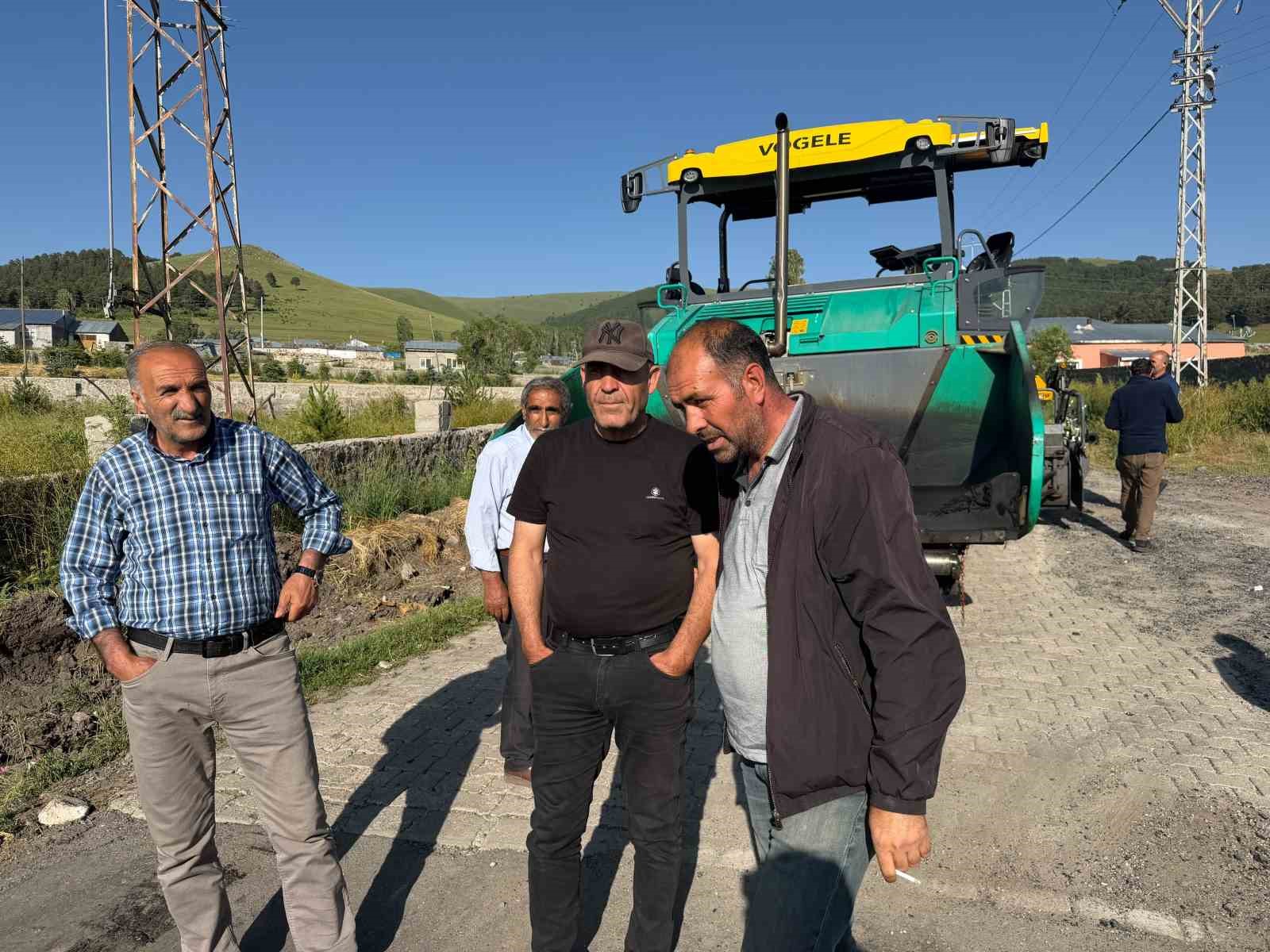 HAMAMLI KÖYÜ SICAK ASFALTLA BULUŞUYOR: SARIKAMIŞ’TA ULAŞIM KONFORU ARTIYOR