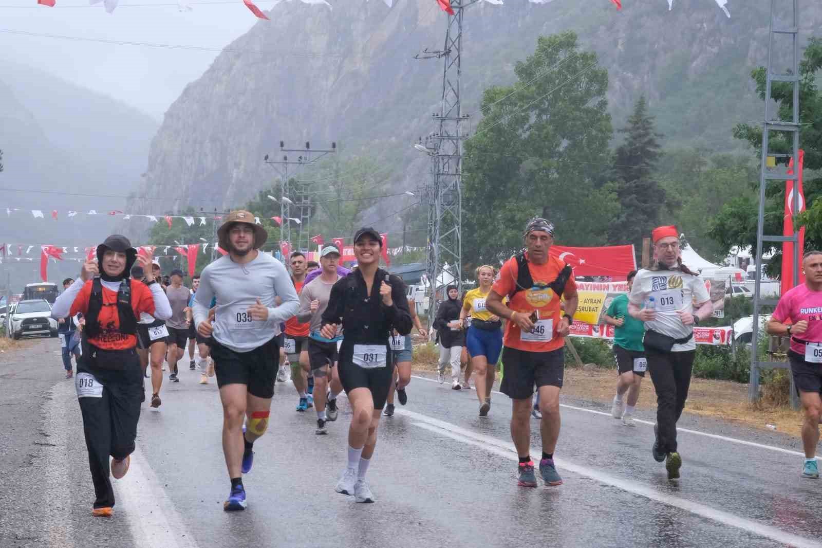 KAPIKAYAFEST’TE 21 KİLOMETRELİK DAĞ KOŞUSUNDA NEFES KESEN MÜCADELE