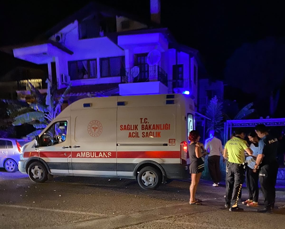 AYVALIK’TA MOTOSİKLET İLE OTOMOBİL ÇARPIŞTI: 1 AĞIR YARALI