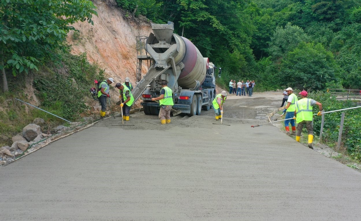 ORDU’DA BETON YOL ÇALIŞMALARI SÜRÜYOR