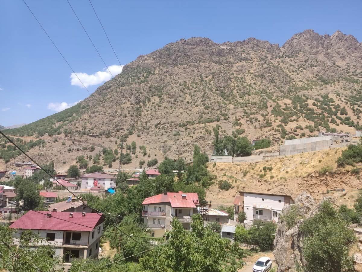 ŞIRNAK’TA NEFES KESEN KURTARMA OPERASYONU: YAYLADA BAYGIN HALDE MAHSUR KALAN KADIN HELİKOPTERLE KURTARILDI