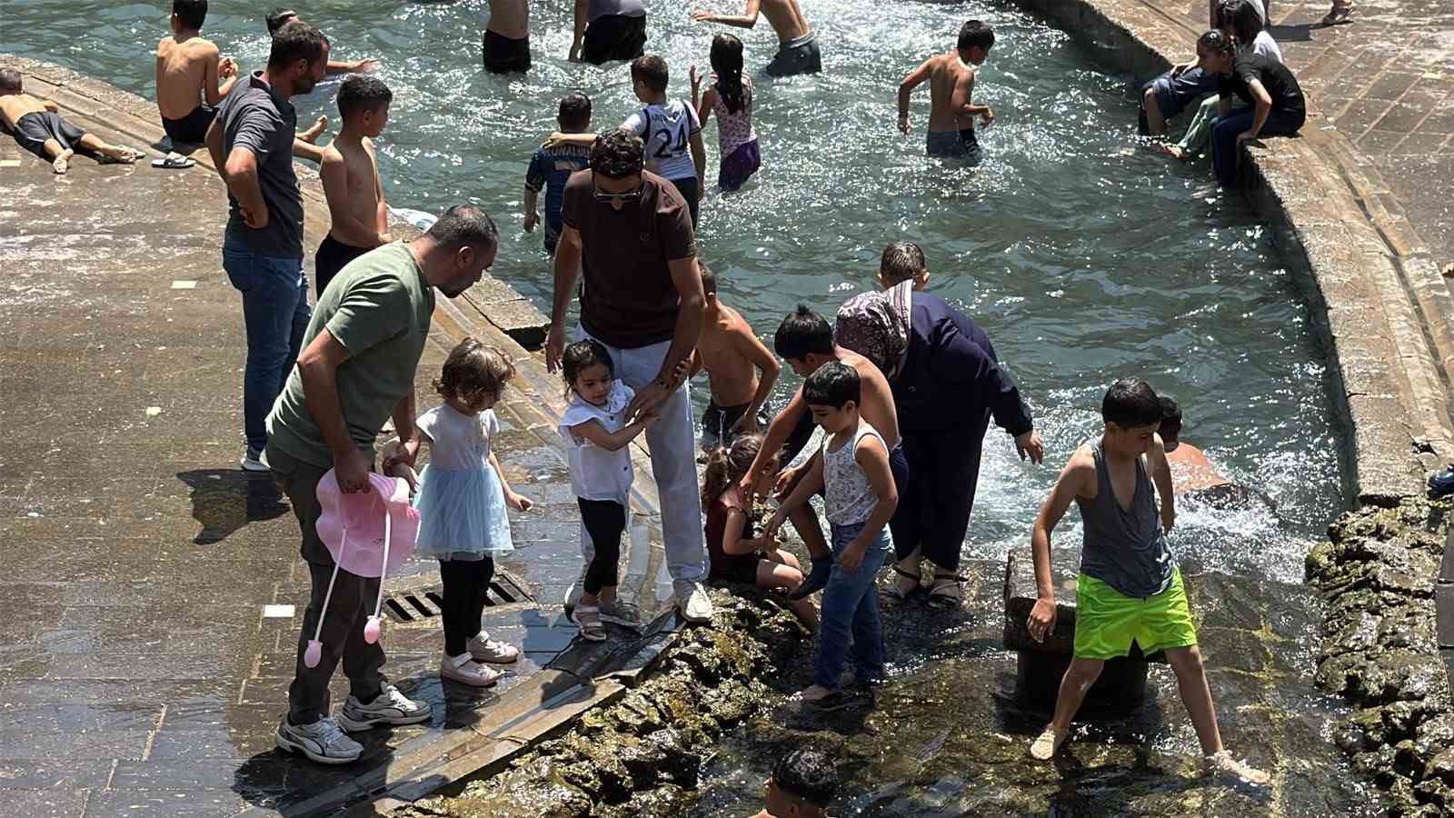DİYARBAKIR’DA ÇOCUKLAR ANZELE’YE AKIN ETTİ