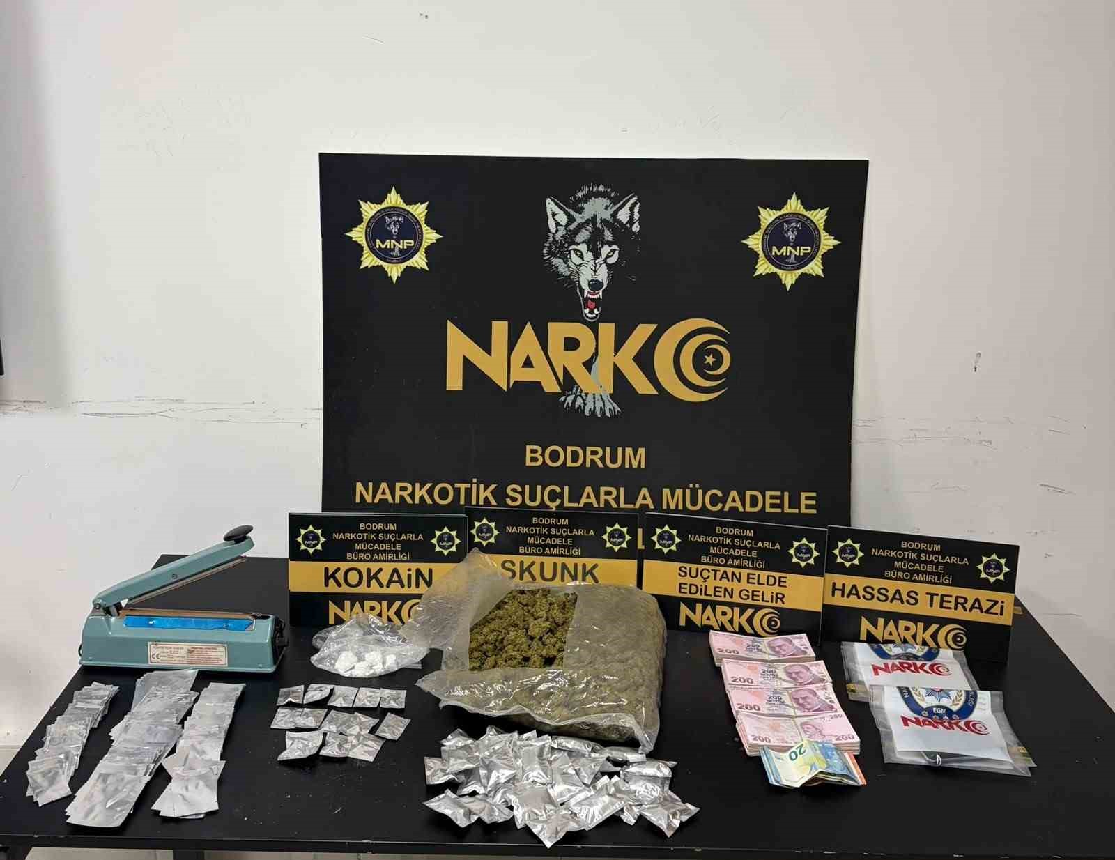 UYUŞTURUCU TACİRLERİNE AĞIR DARBE: 900 GRAM SKUNK, KOKAİN VE PRES MAKİNESİ ELE GEÇİRİLDİ