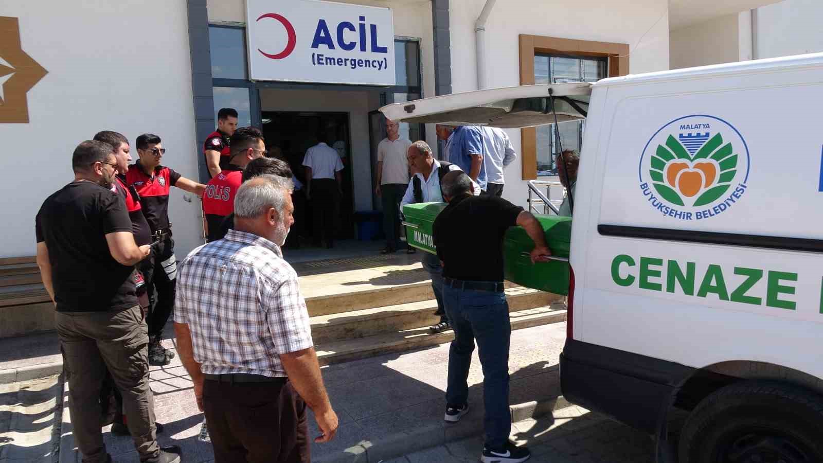 MALATYA’DA BAHÇESİNDE BAŞINDAN VURULMUŞ HALDE BULUNAN ADAM HAYATINI KAYBETTİ