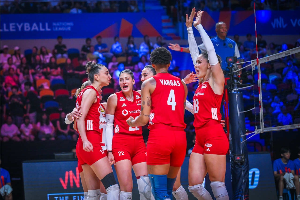 A MİLLİ KADIN VOLEYBOL TAKIMI, MİLLETLER LİGİ’NDE ŞAMPİYON OLDU