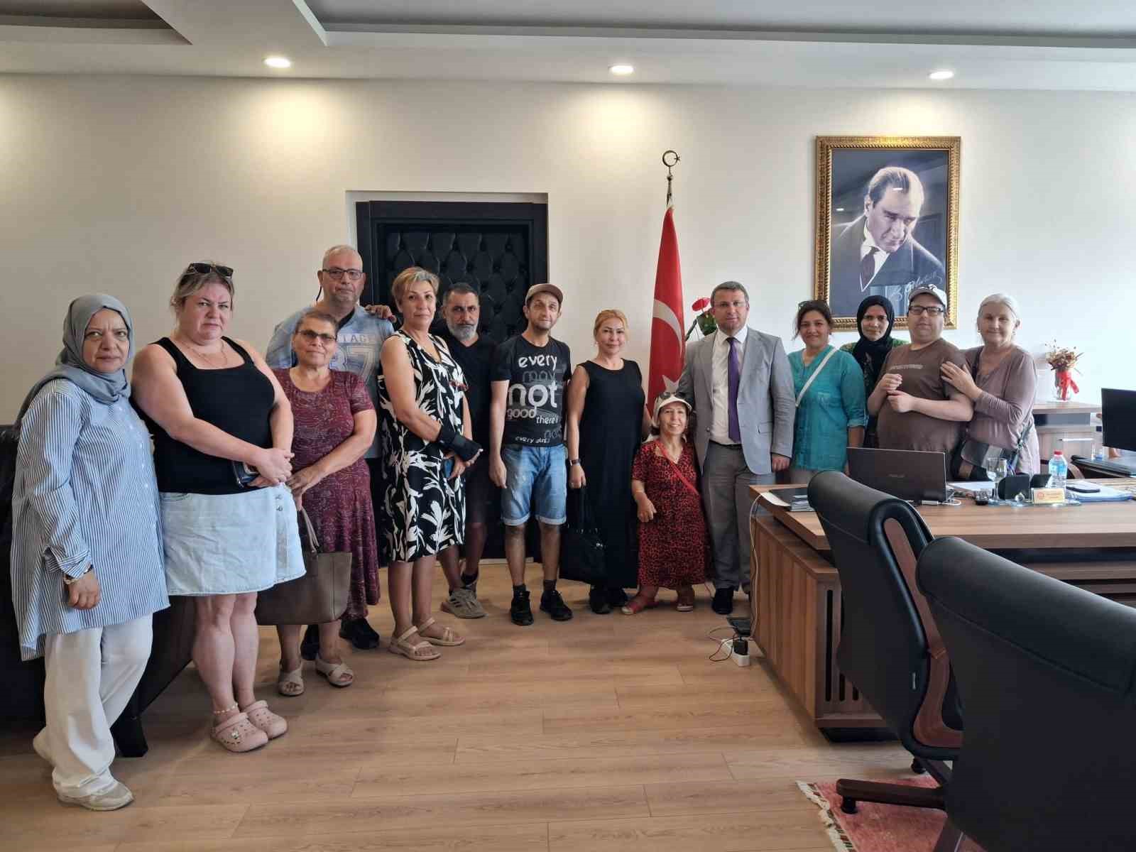 AYVALIK BİRLİK ORTOPEDİK ENGELLİLER DERNEĞİ’NDEN KAYMAKAM CİMŞİT’E HAYIRLI OLSUN ZİYARETİ