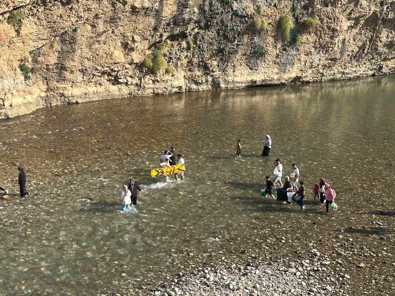 ADIYAMAN’DA SUDA KAYBOLAN GENÇ ARANIYOR