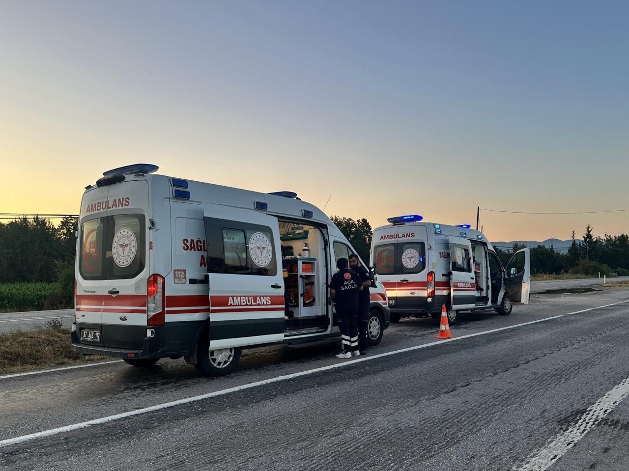 KASTAMONU’DA İKİ OTOMOBİL ÇARPIŞTI: 2 YARALI