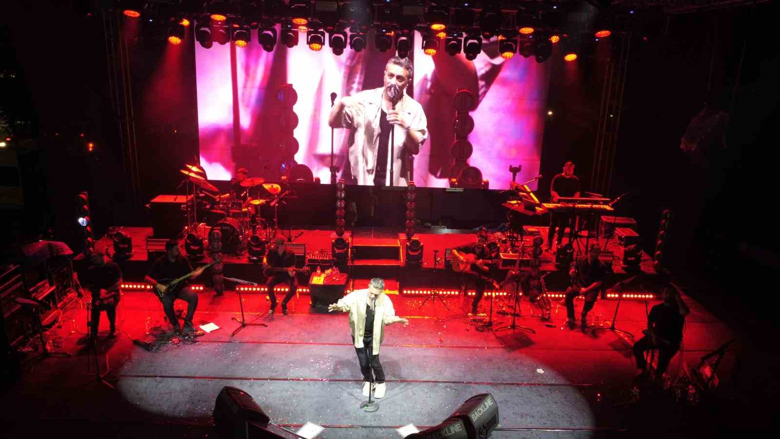 RESUL DİNDAR, ORDU’DA SAHNE ALDI