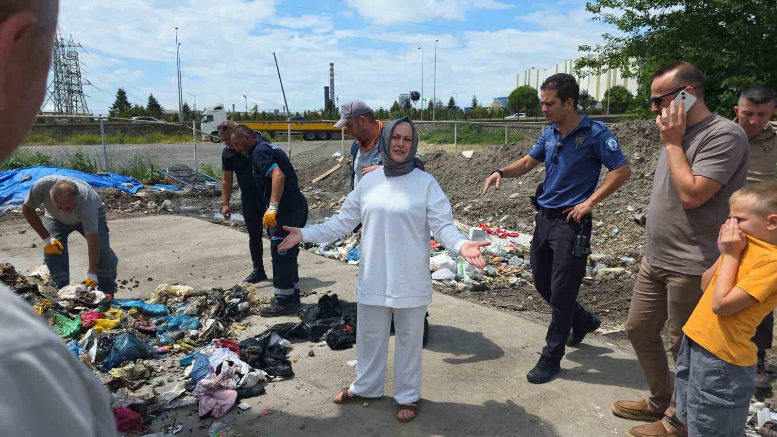 ALTIN DOLU ÇANTASINI YOL KENARINA BIRAKIP EVİNE ÇIKTI, DÖNDÜĞÜNDE HAYATININ ŞOKUNU YAŞADI