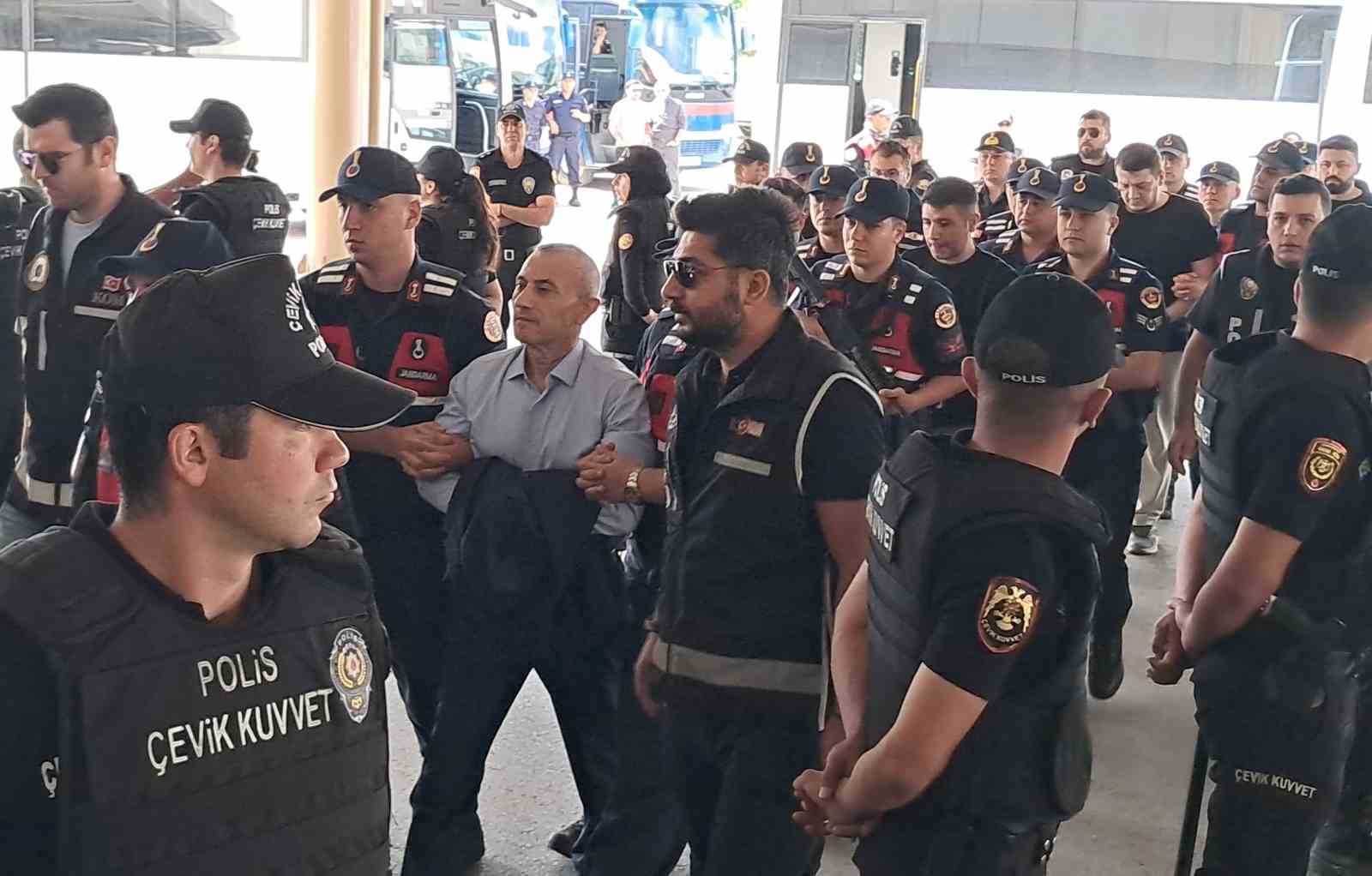 VALİ TUNCAY SONEL, KORUMA POLİSİ ŞÜKRÜ EROĞLU İLE EMEKLİ POLİS MEMURU GÖKHAN ERTOK ERZURUM ADLİYESİ’NDE İFADE VERİYOR