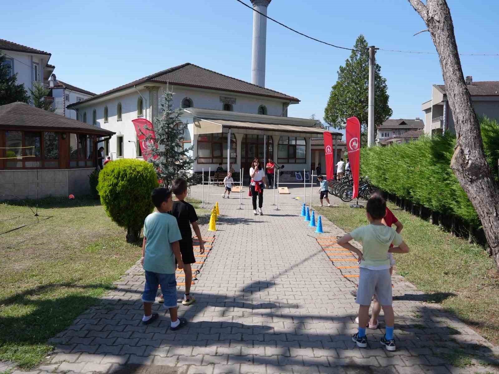KUR’AN KURSUNA GİDENLEN HEM EĞLENDİ HEM SPOR YAPTI