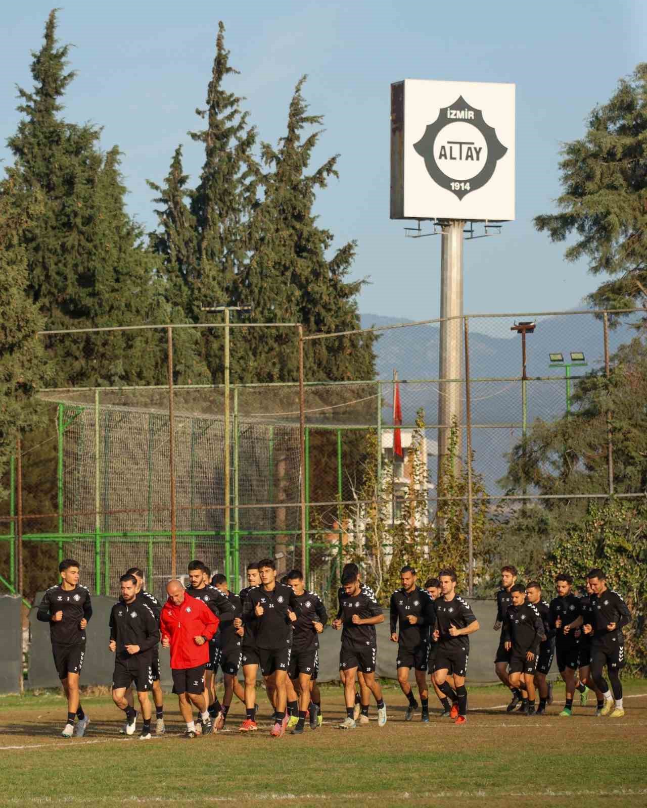 ALTAY, ANTRENMANLARA BAŞLAMADI