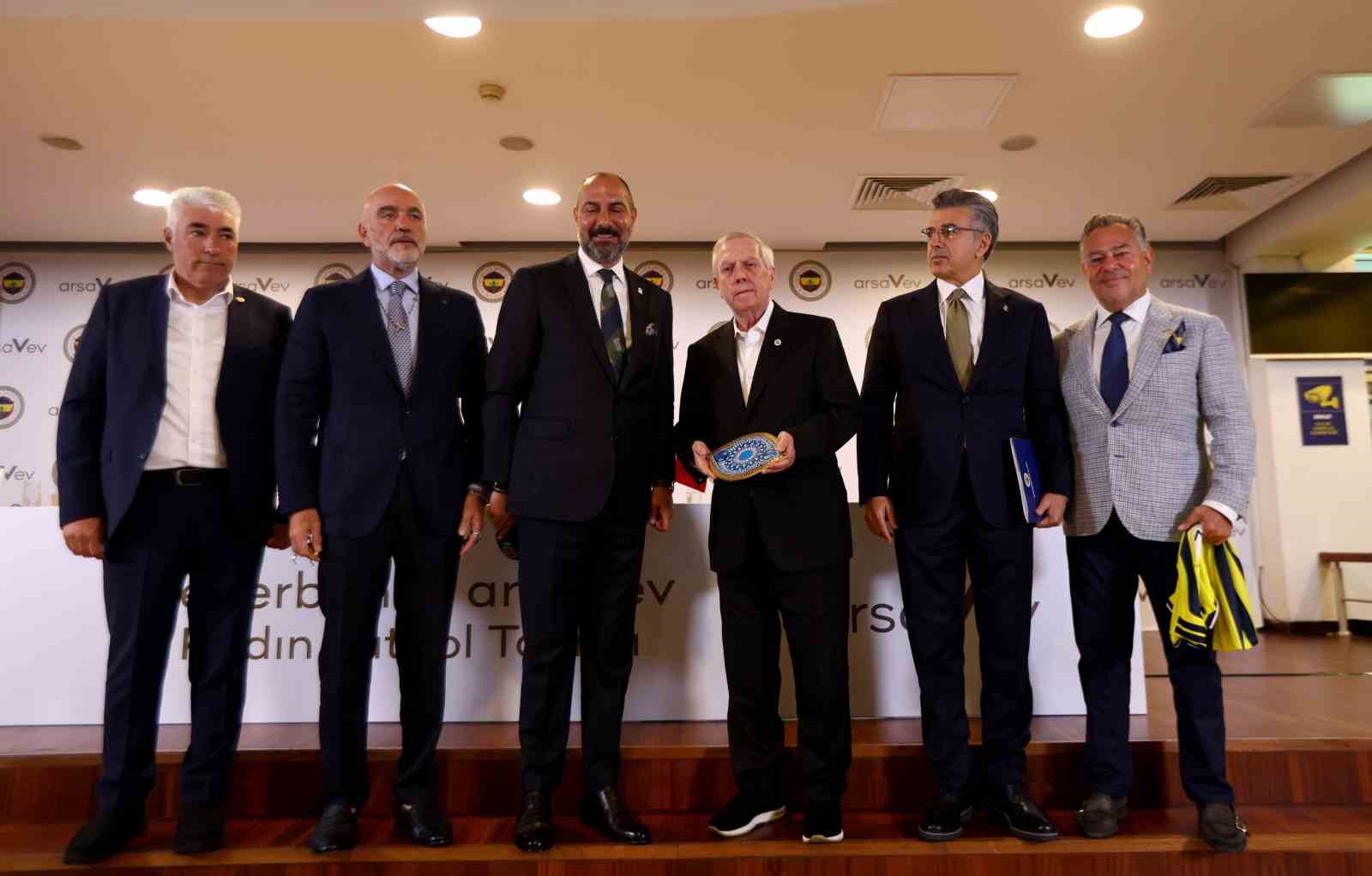 ÖNDER FIRAT: "FENERBAHÇE KADIN FUTBOL ŞUBESİ’Nİ 5 KİŞİLİK KOMİTE YÖNETECEK"