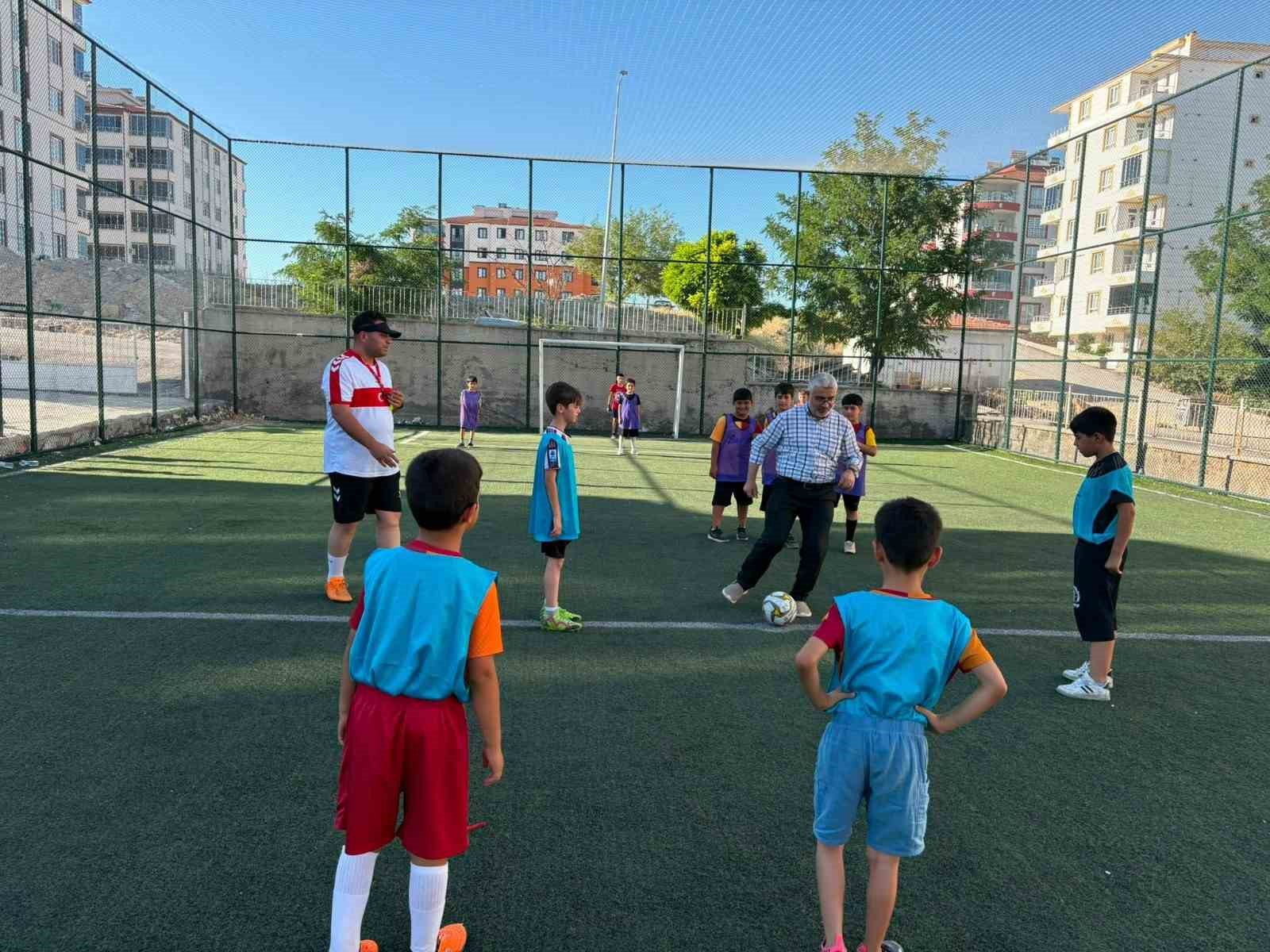 BESNİ’DE YAZ KUR’AN KURSLARI ARASI FUTBOL TURNUVASI BAŞLADI