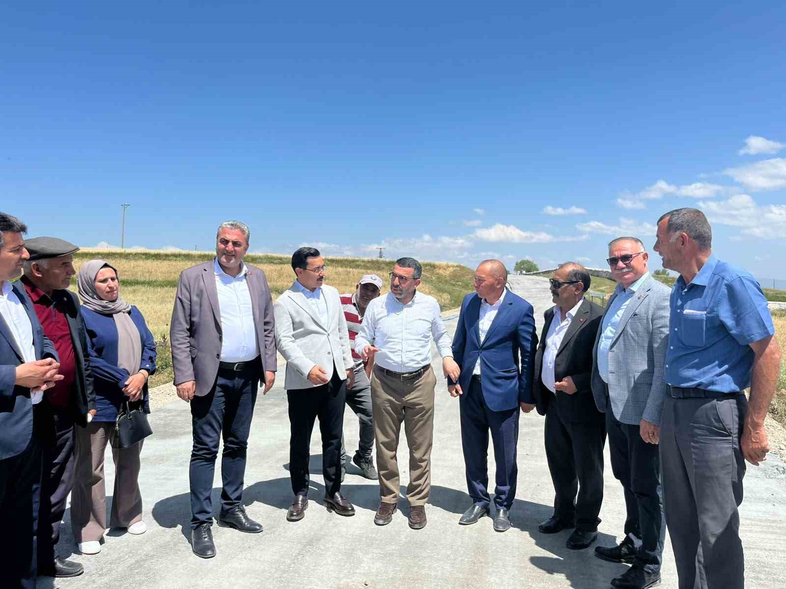 AKYAKA’DA KÖY YOLLARININ SORUNU ÇÖZÜLÜYOR