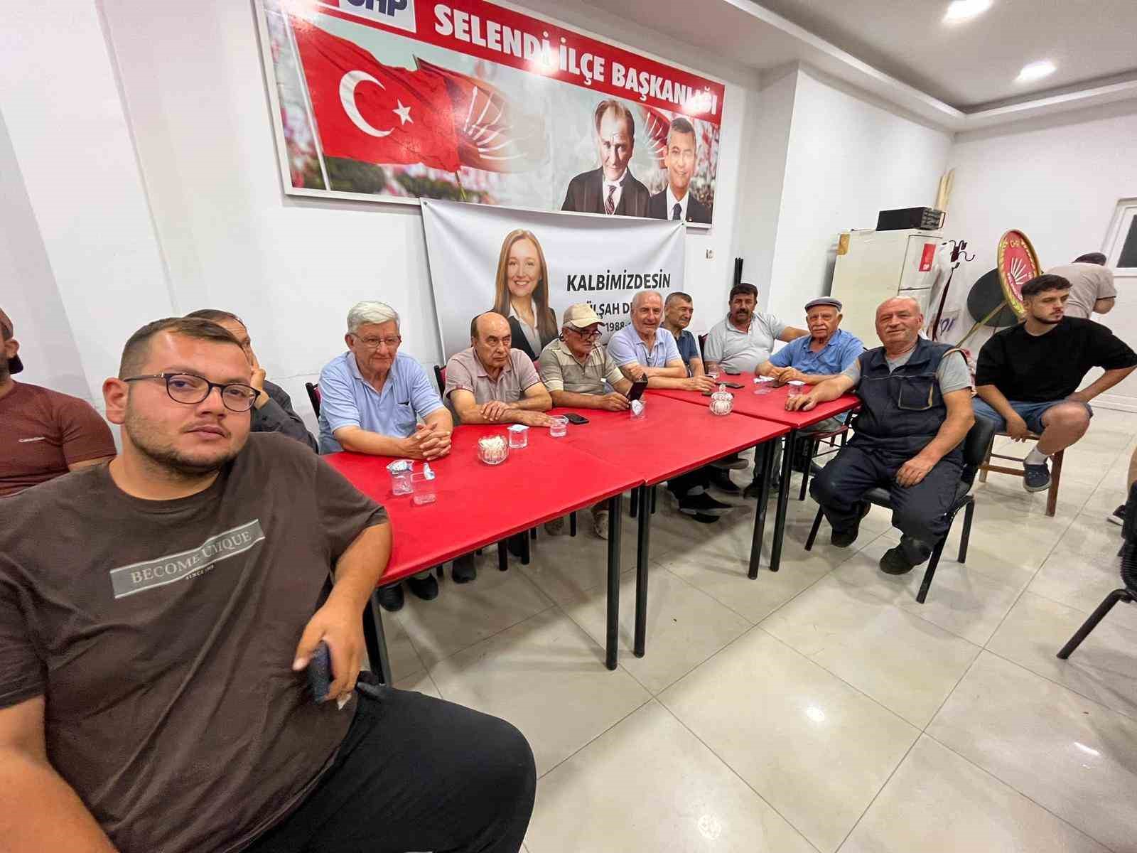 CHP SELENDİ İLÇE TEŞKİLATINDAN 150 KİŞİ İSTİFA ETTİ