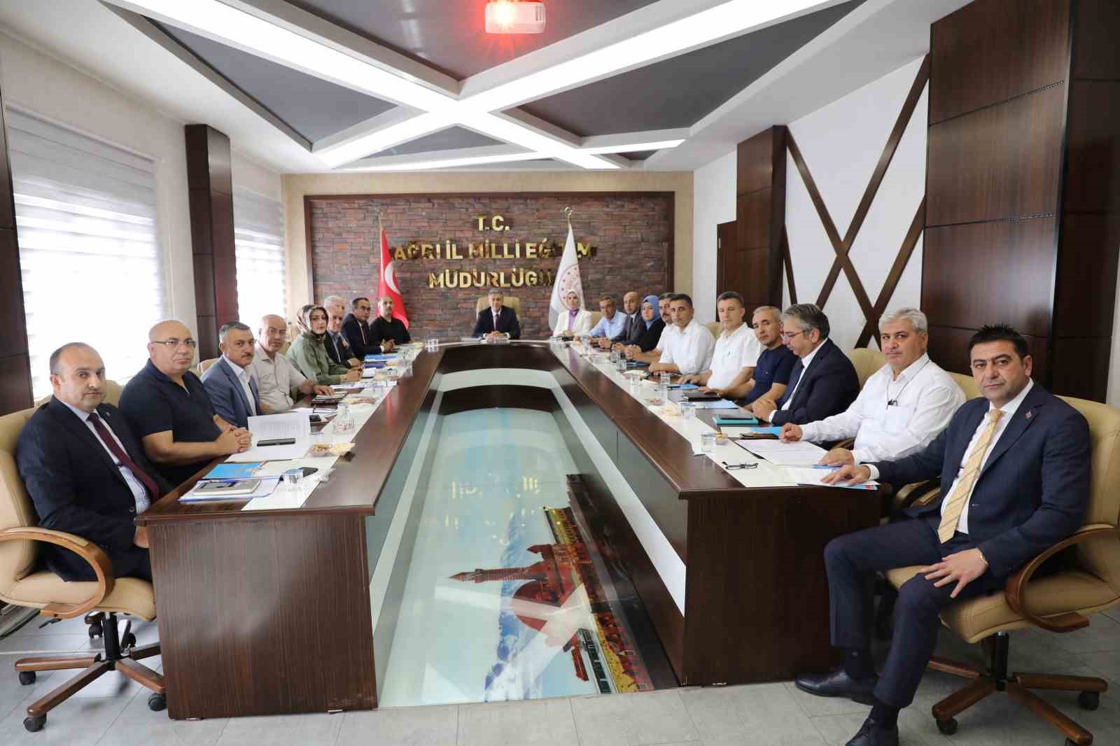 AĞRI’DA EĞİTİMDE YENİ DÖNEM HAZIRLIKLARI MASAYA YATIRILDI
