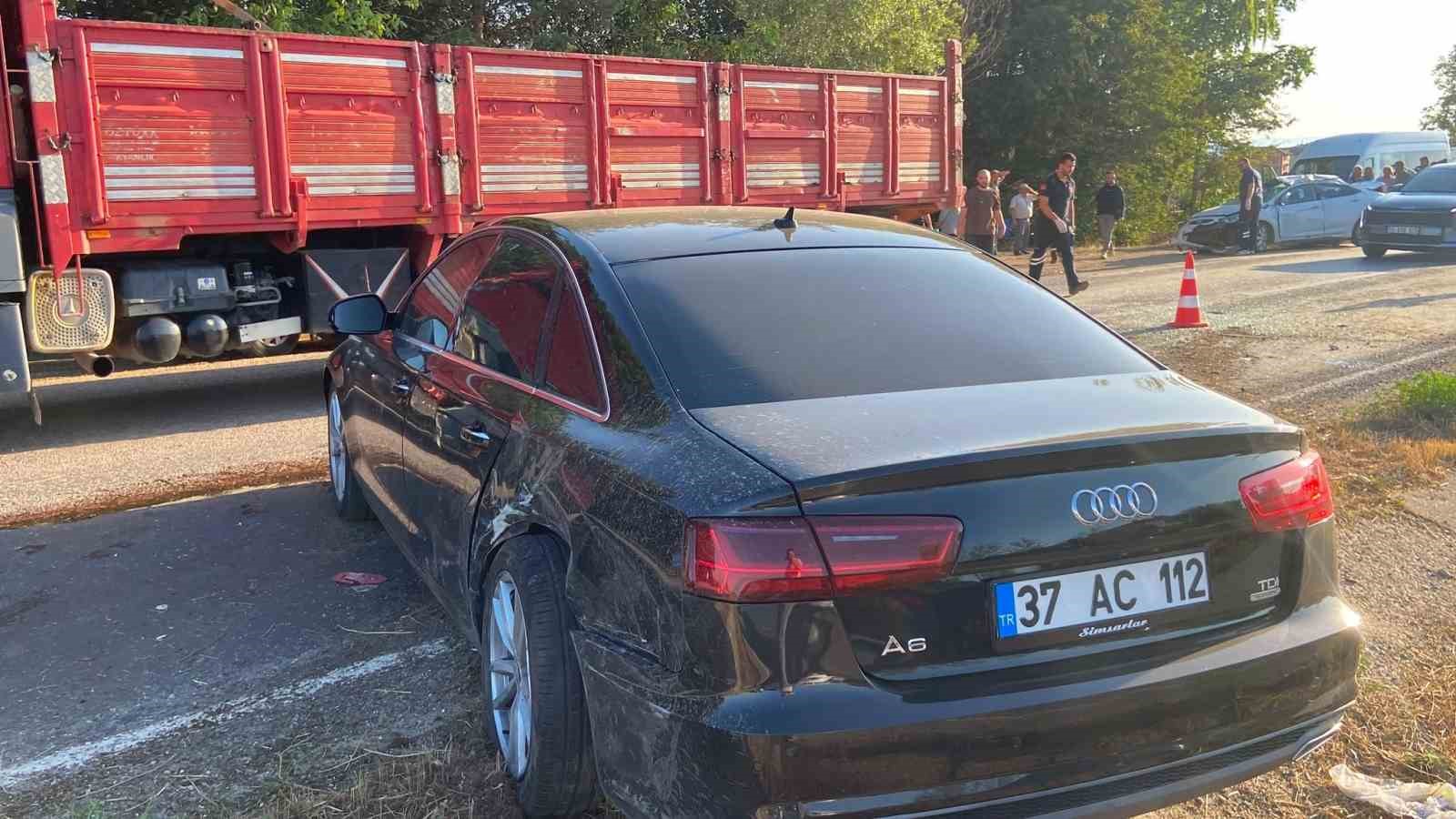 KASTAMONU’DA İKİ OTOMOBİL ÇARPIŞTI: 2 YARALI