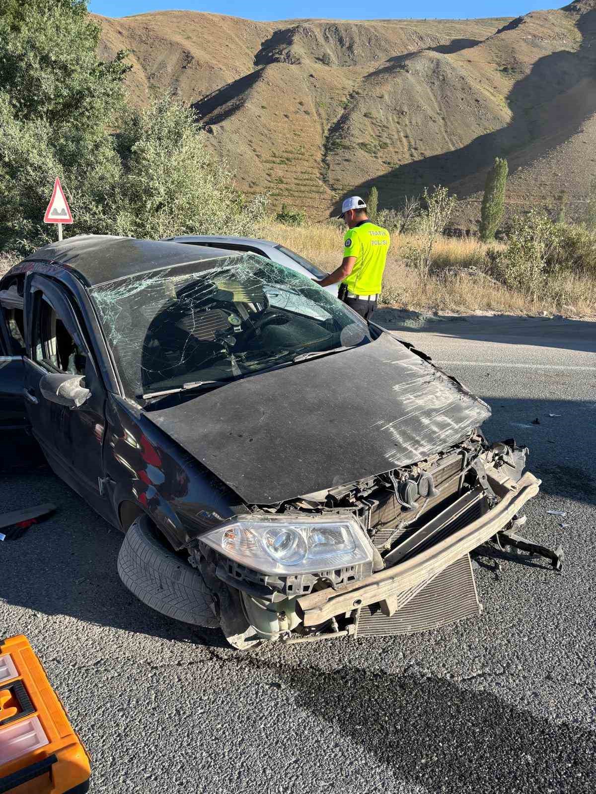 ERZİNCAN’DA TRAFİK KAZASI: 3 YARALI