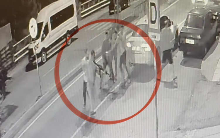 SOKAK ORTASINDA POMPALI TÜFEKLİ DEHŞETİN GÜVENLİK KAMERASI GÖRÜNTÜSÜ ORTAYA ÇIKTI