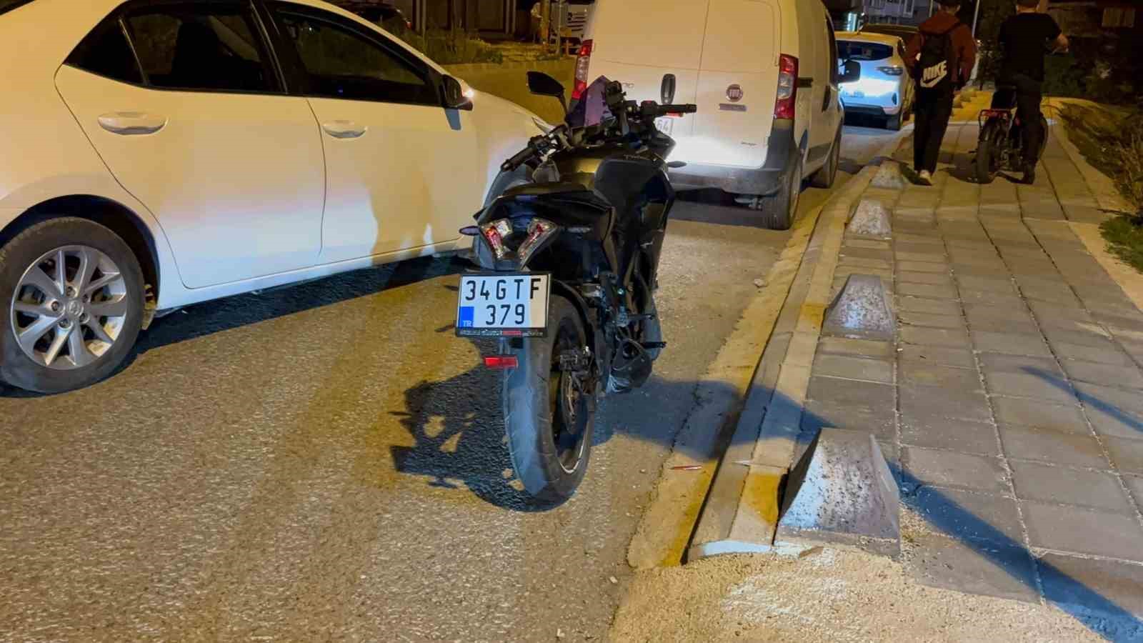 DÜZCE’DE MOTOSİKLETLER ÇARPIŞTI: 3 YARALI
