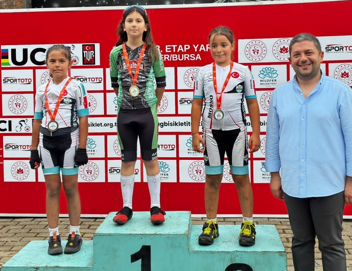 AKHİSARLI PEDALLAR BURSA’DA ZİRVEYE ÇIKTI