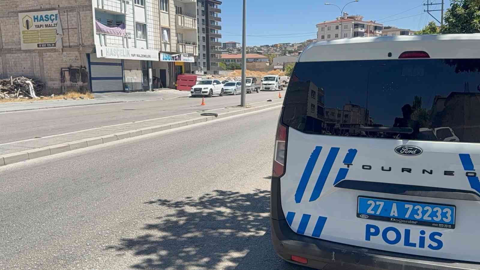 BOŞANMA AŞAMASINDAKİ EŞİ TARAFINDAN SİLAHLA VURULAN KADIN AĞIR YARALANDI