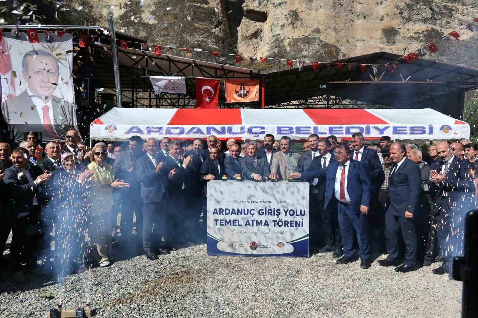 ARDANUÇ İLÇESİNE 200 MİLYON LİRALIK GİRİŞ YOLU PROJESİ