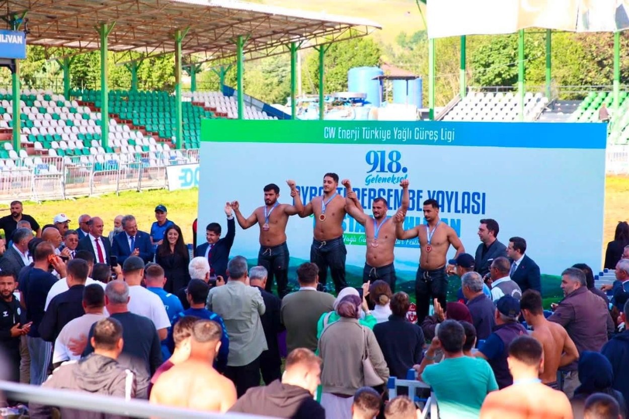 AYBASTI PERŞEMBE YAYLASI GÜREŞLERİ’NDE BAŞPEHLİVAN ERKAN TAŞ OLDU