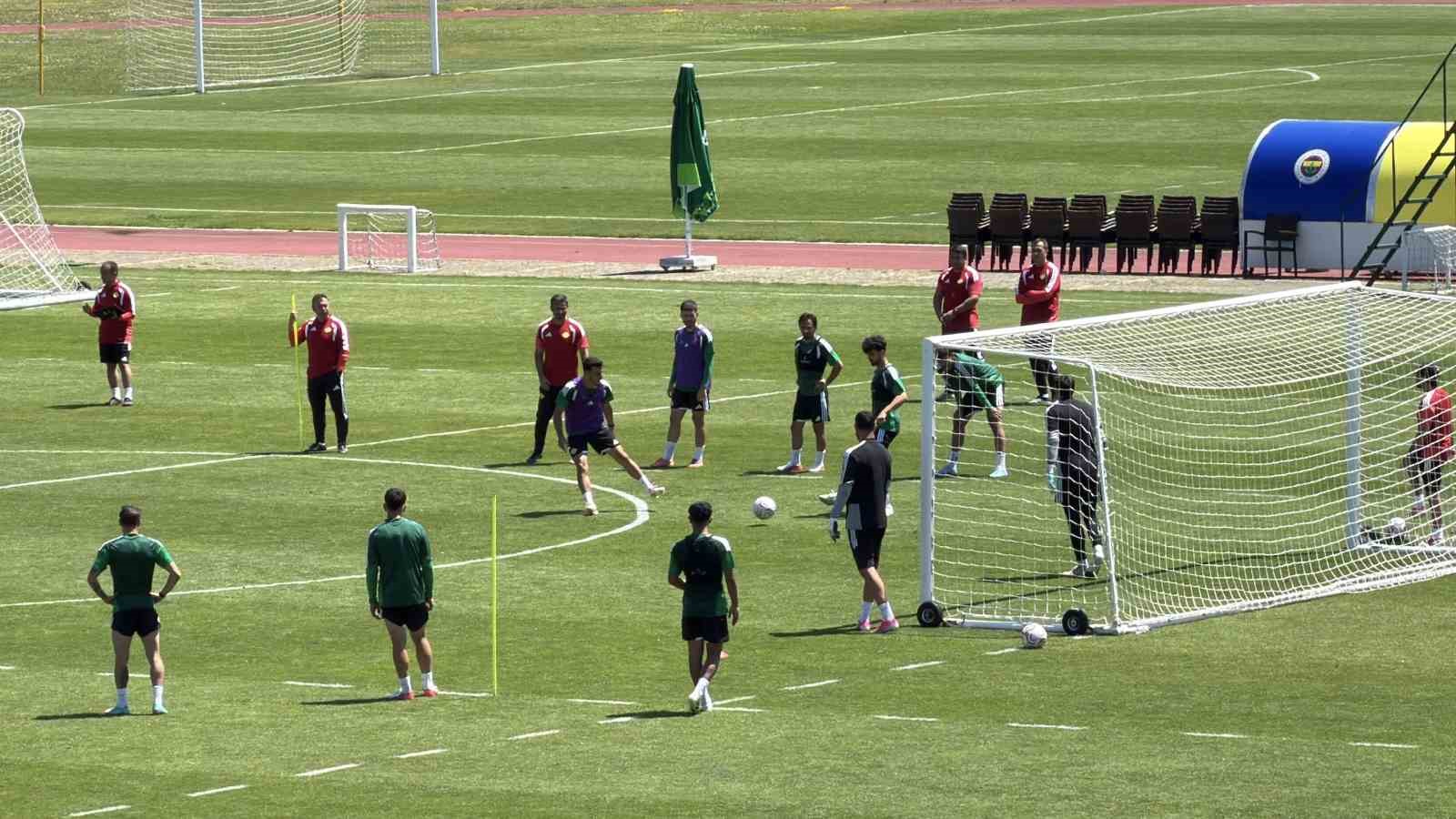 ESENLER EROKSPOR YENİ SEZON HAZIRLIKLARINI DÜZCE’DE SÜRDÜRÜYOR