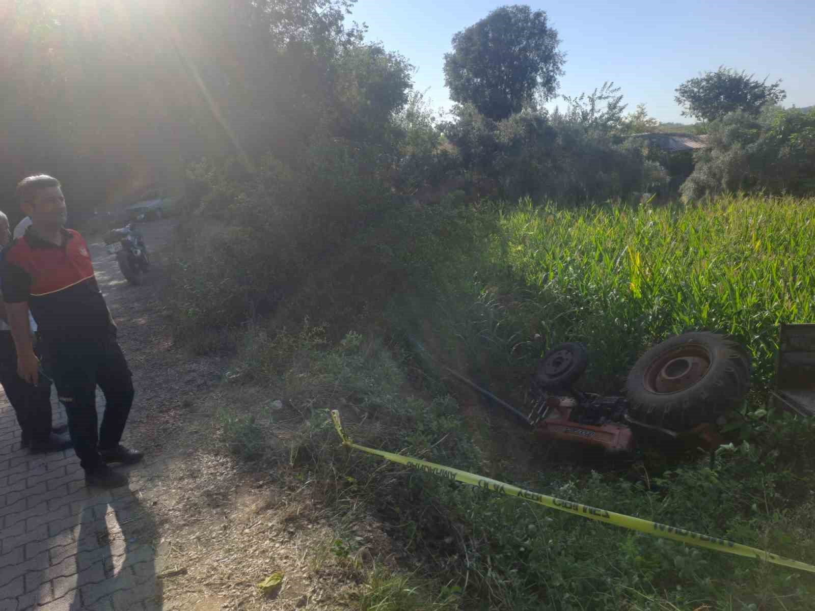 OSMANİYE’DE TRAKTÖR DEVRİLDİ, 2 KİŞİ YARALANDI