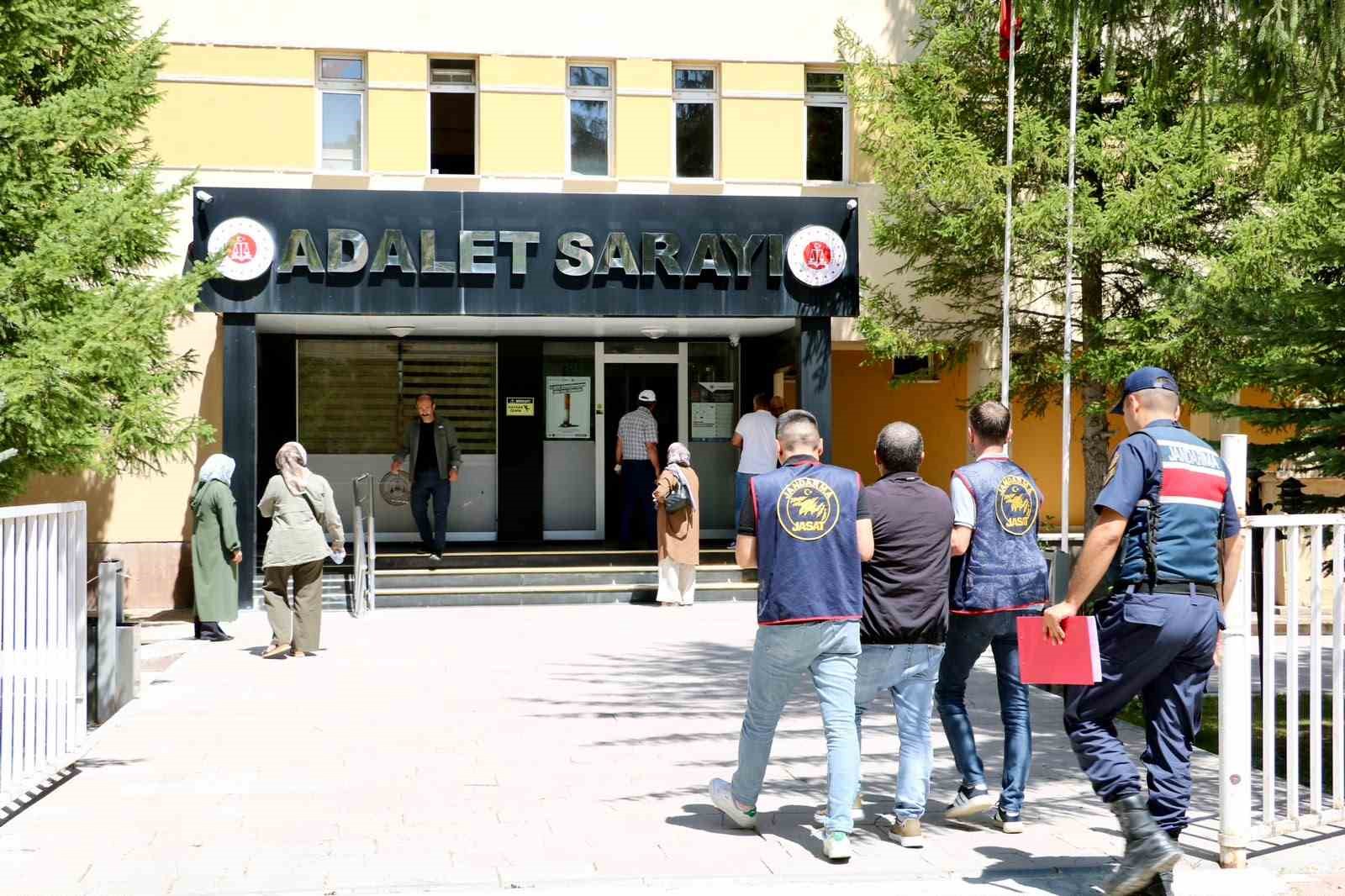 BAYBURT’TA 15 YIL 4 AY HAPİS CEZASI BULUNAN HÜKÜMLÜ YAKALANDI