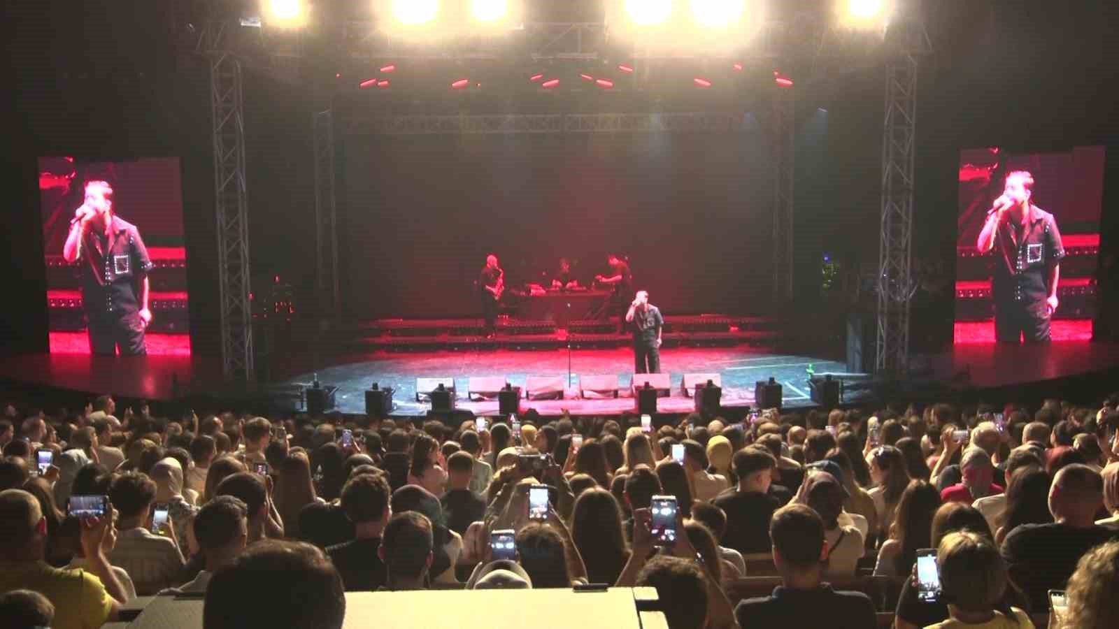 POİZİ, BURSA FESTİVALİ’NDE HAYRANLARINI COŞTURDU