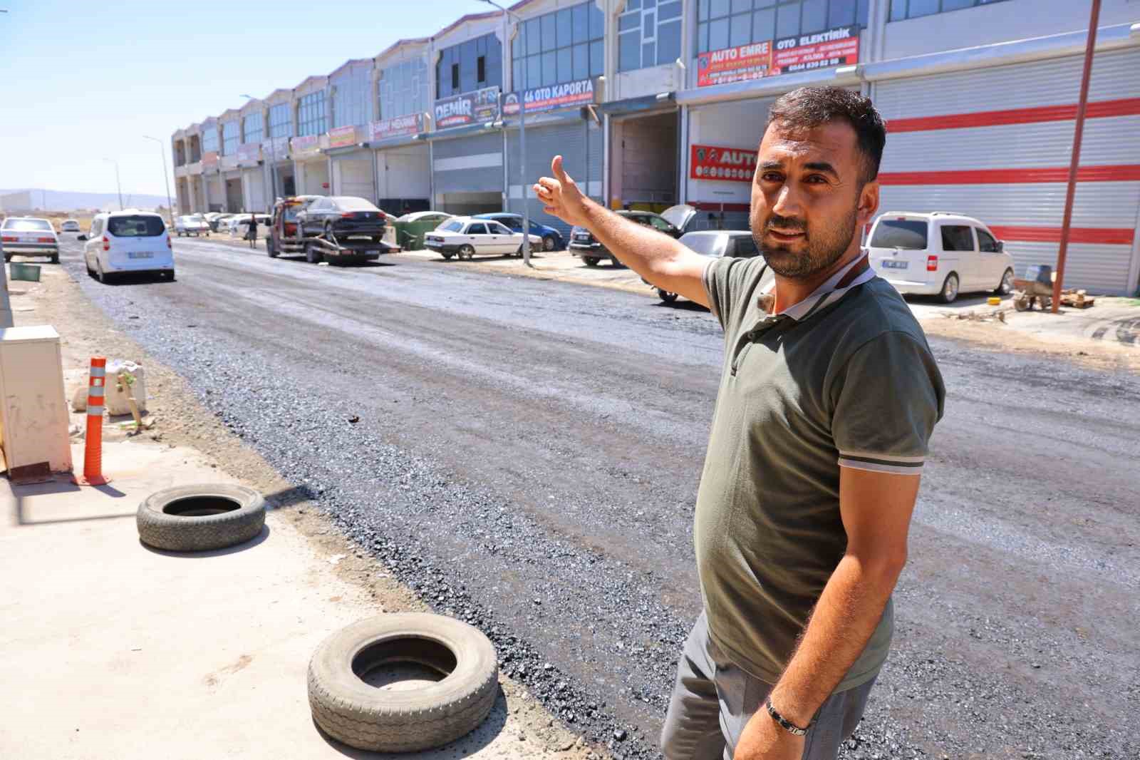 İLÇE BELEDİYESİNİN SORUMLULUĞUNDAKİ YOLLAR ESNAFIN MAĞDURİYETİ ÜZERİNE KAHRAMANMARAŞ BÜYÜKŞEHİR BELEDİYESİ TARAFINDAN YAPILIYOR