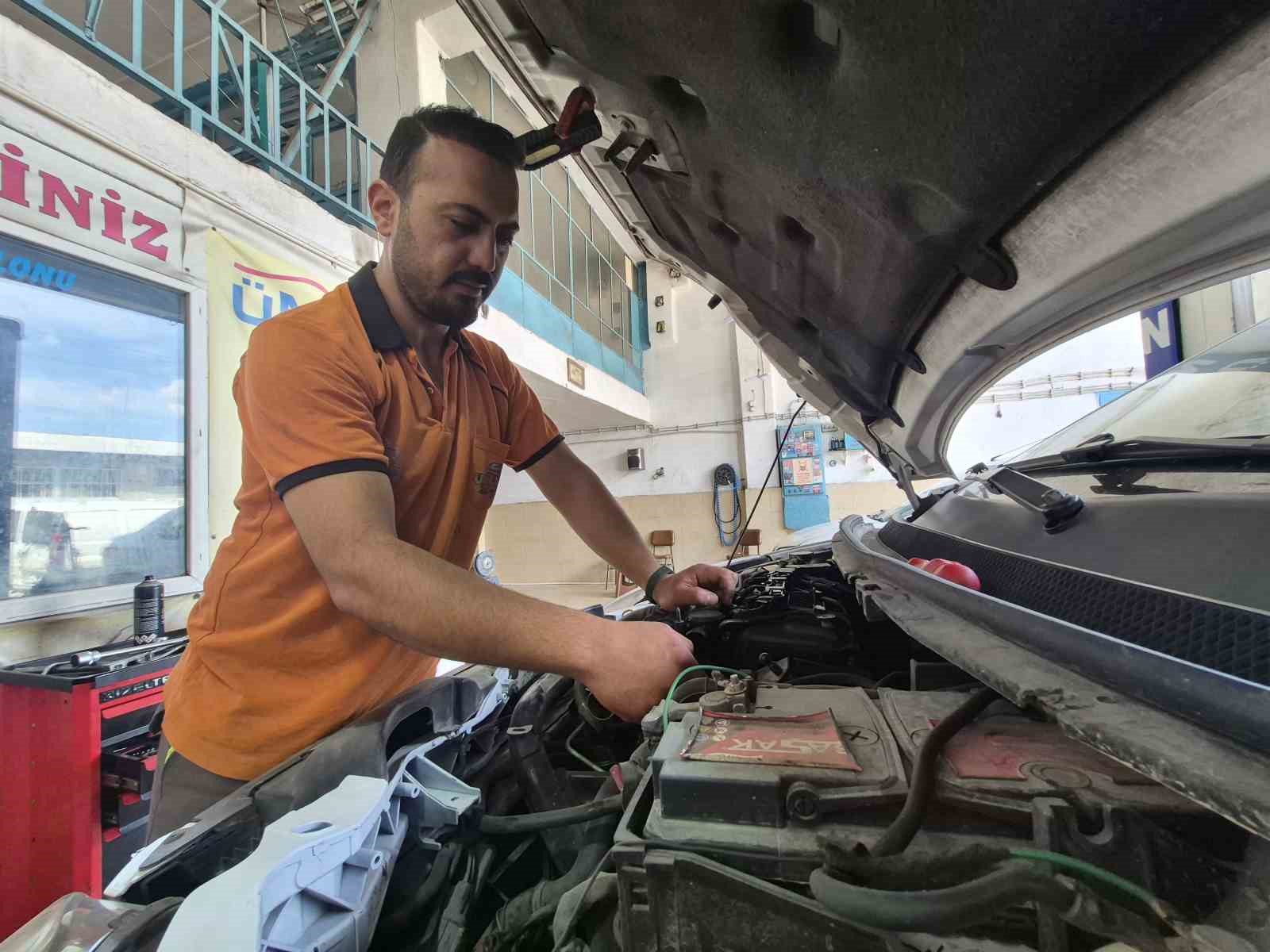 OTOMOBİL İLE UZUN YOLA ÇIKMADAN ÖNCE DİKKAT EDİLMESİ GEREKENLER