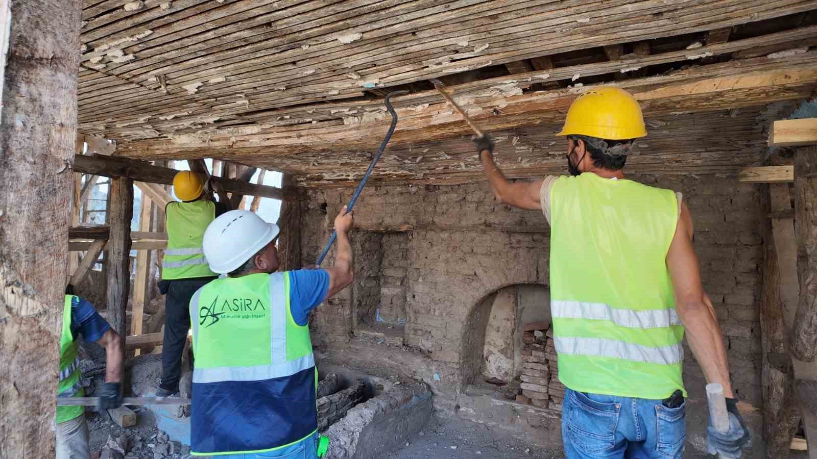 TARİHİ ŞERBETÇİOĞLU KONAĞI’NDA RESTORASYON ÇALIŞMALARI BAŞLADI