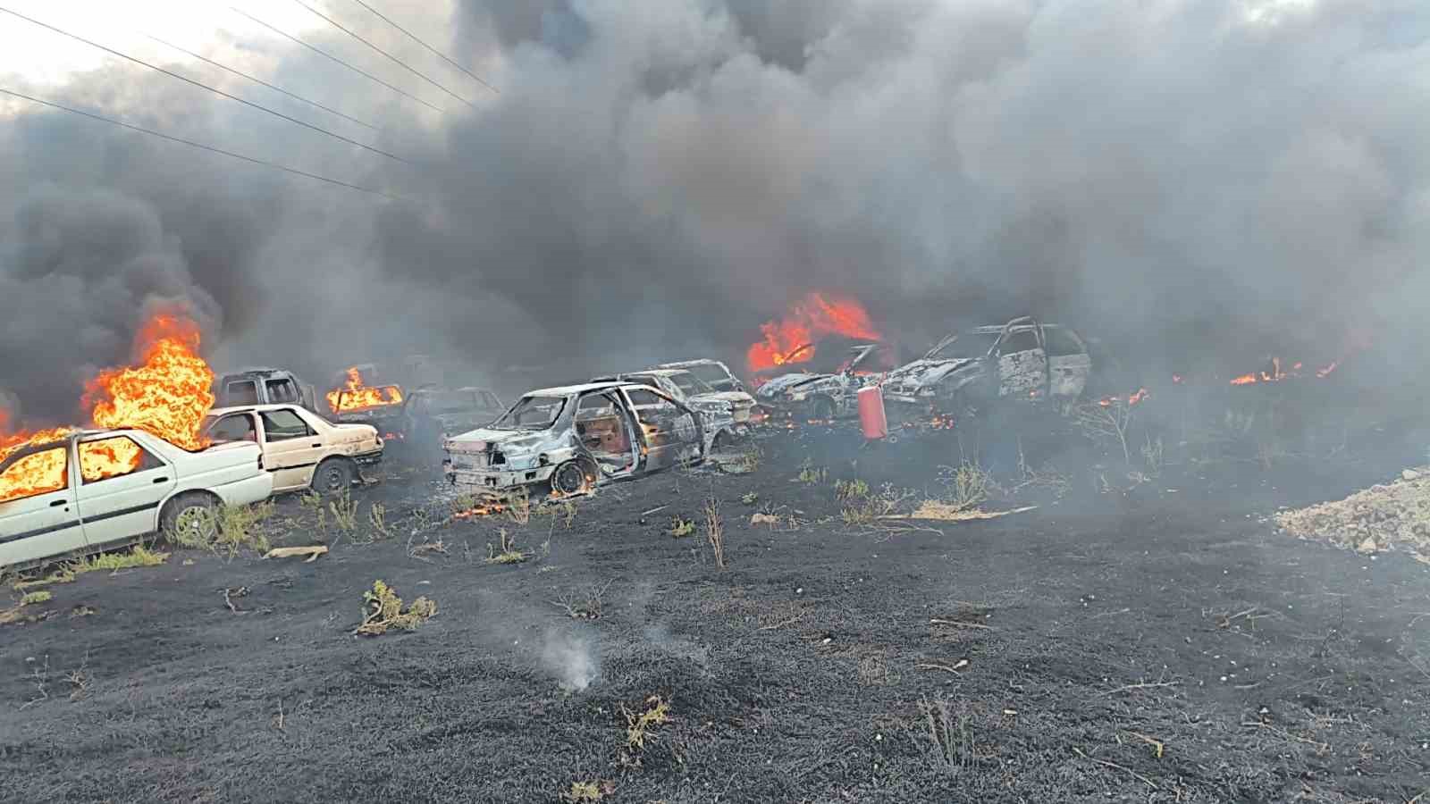 HURDALIĞA SIÇRAYAN YANGINDA MADDİ HASAR MEYDANA GELDİ
