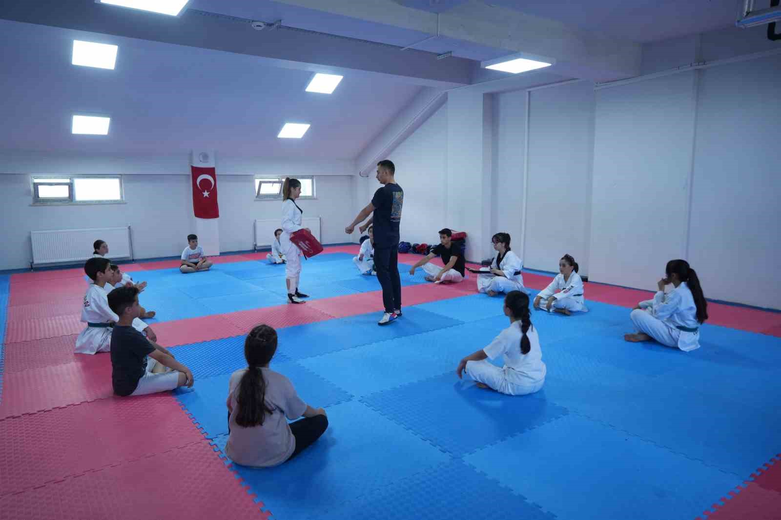 YAZ SPOR OKULLARI’NDA TAEKWONDOYA YOĞUN İLGİ