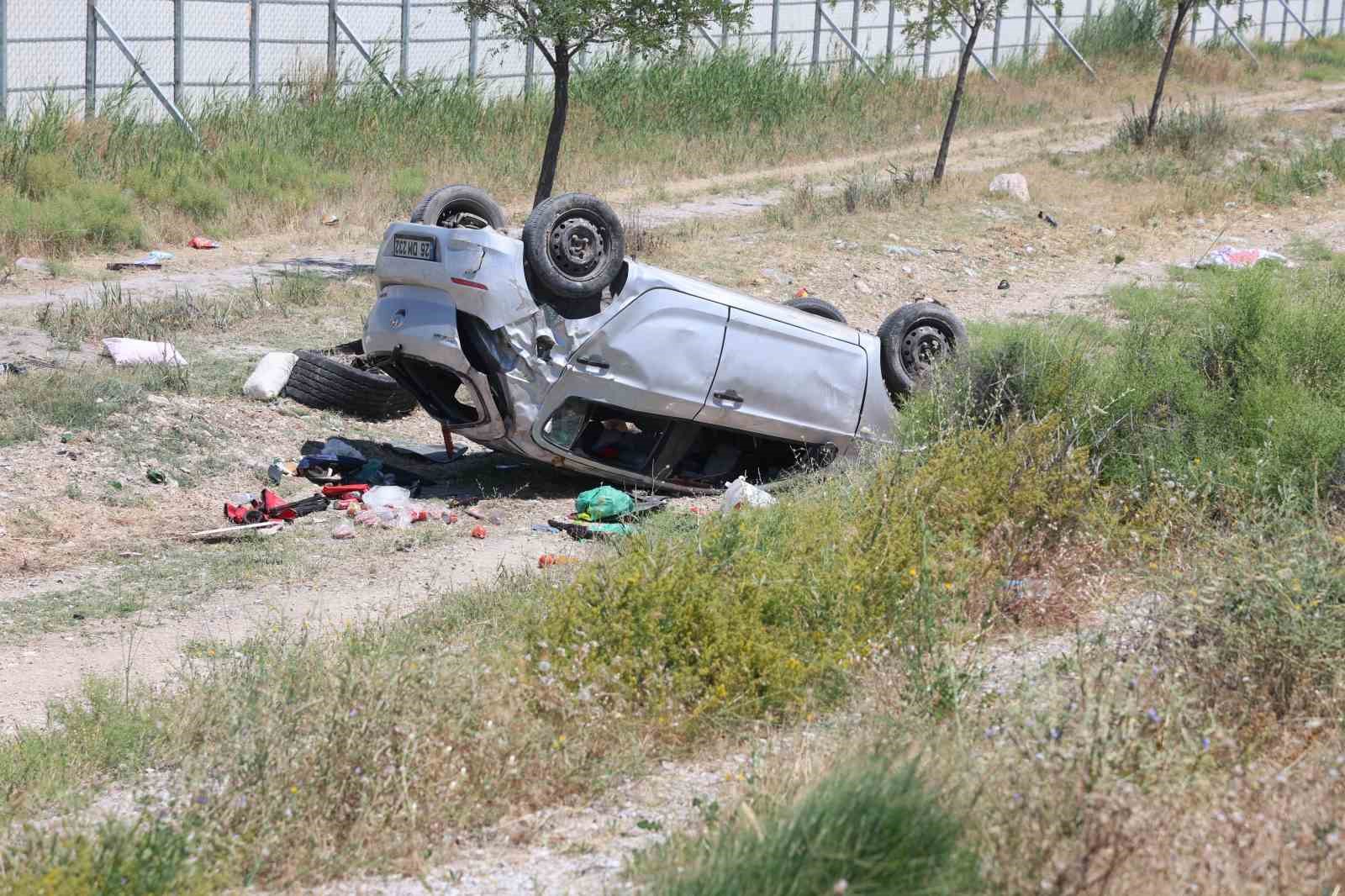 TAKLA ATAN OTOMOBİLDEKİ 8 YAŞINDAKİ ÇOCUK ÖLDÜ, ANNE, BABA VE KARDEŞİ YARALANDI