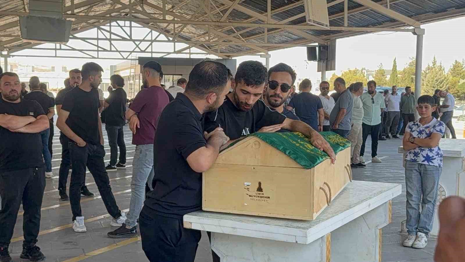 HAVUZDA HAYATINI KAYBEDEN MİNİK KADİR, GAZİANTEP’TE SON YOLCULUĞUNA UĞURLANDI