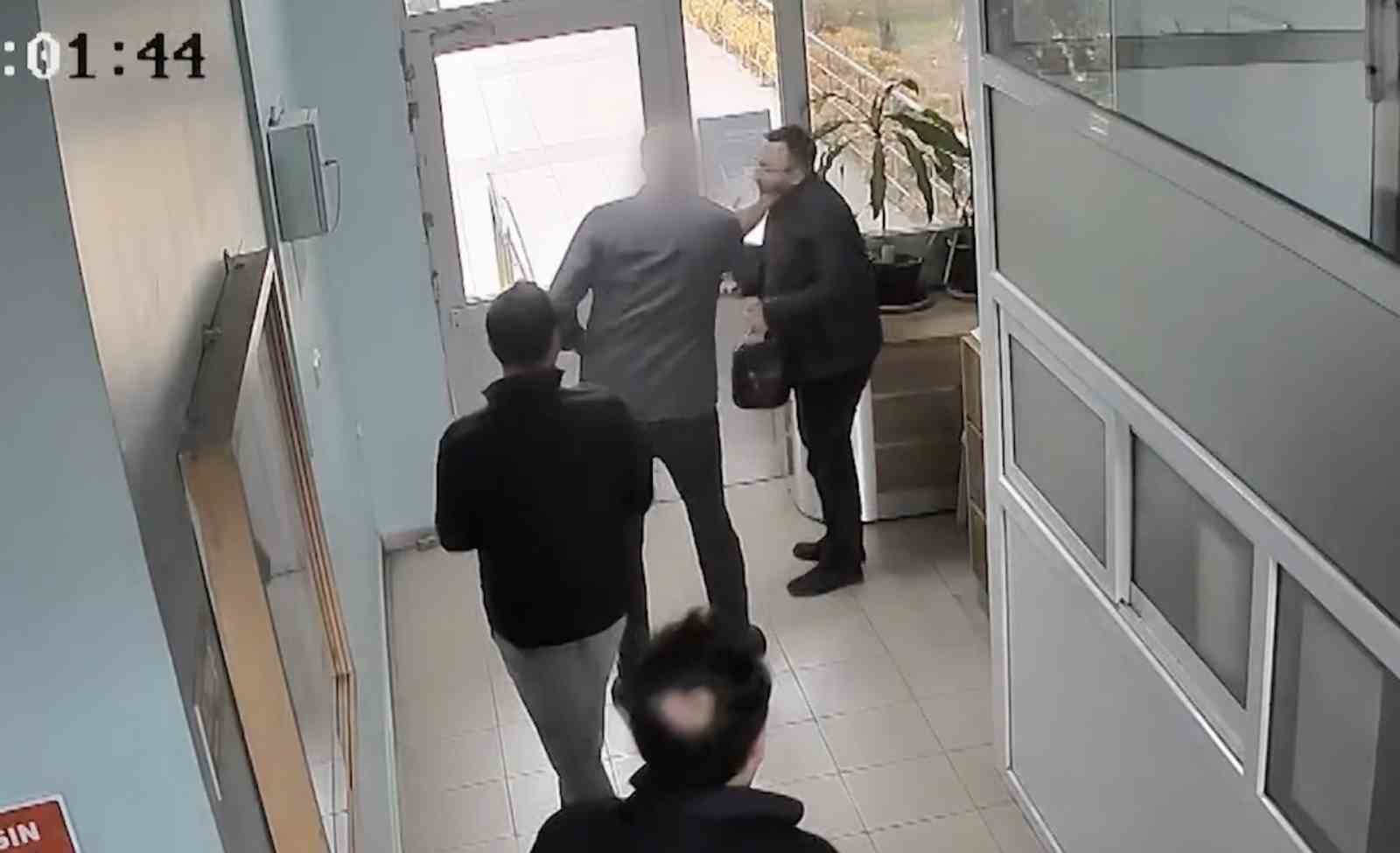 GAZETECİYE TOKAT ATAN DOKTORA ADLİ PARA CEZASI
