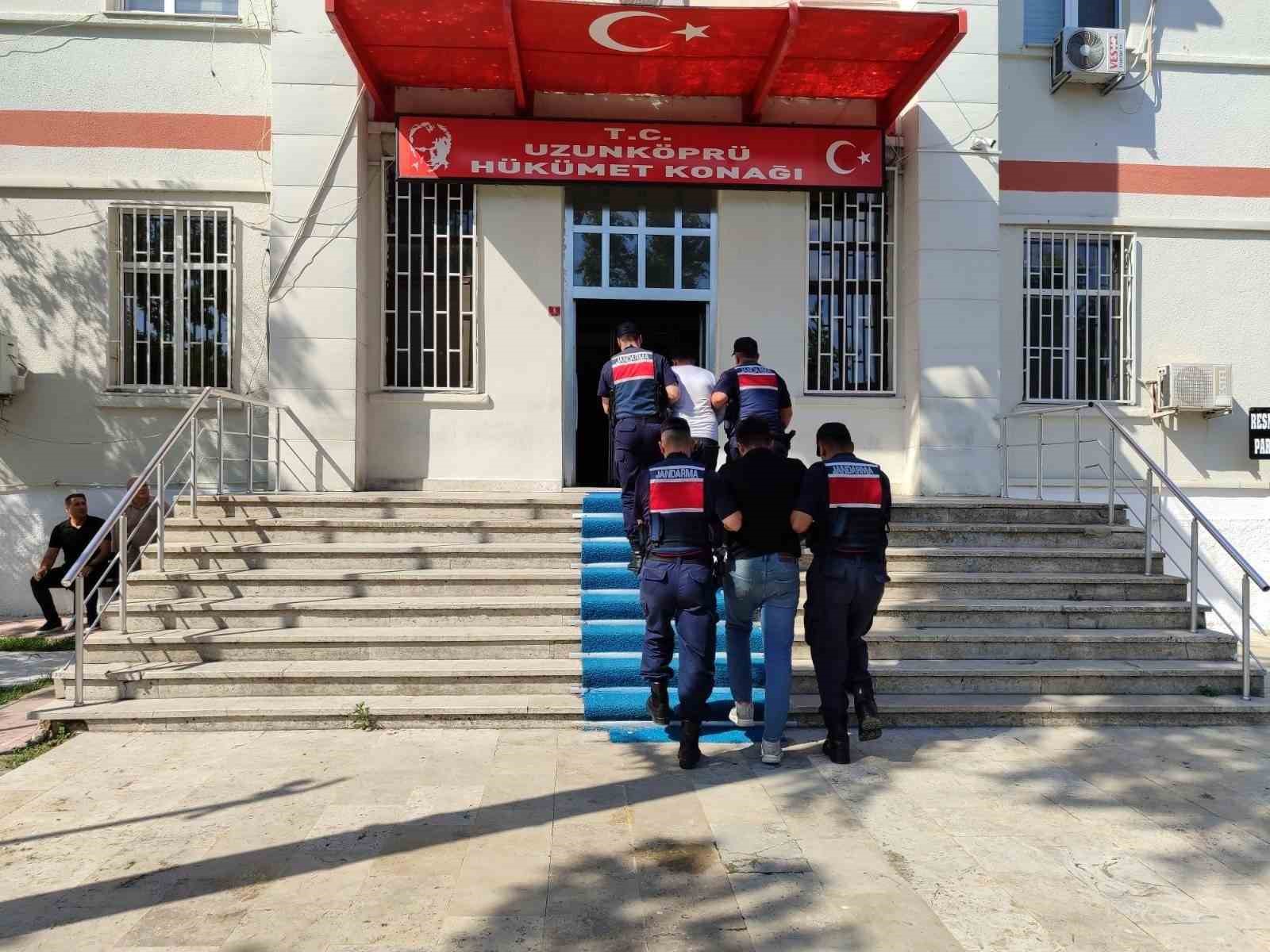 EDİRNE’DE YASAK BÖLGEDE YAKALANAN 2 DÜZENSİZ GÖÇMEN TUTUKLANDI