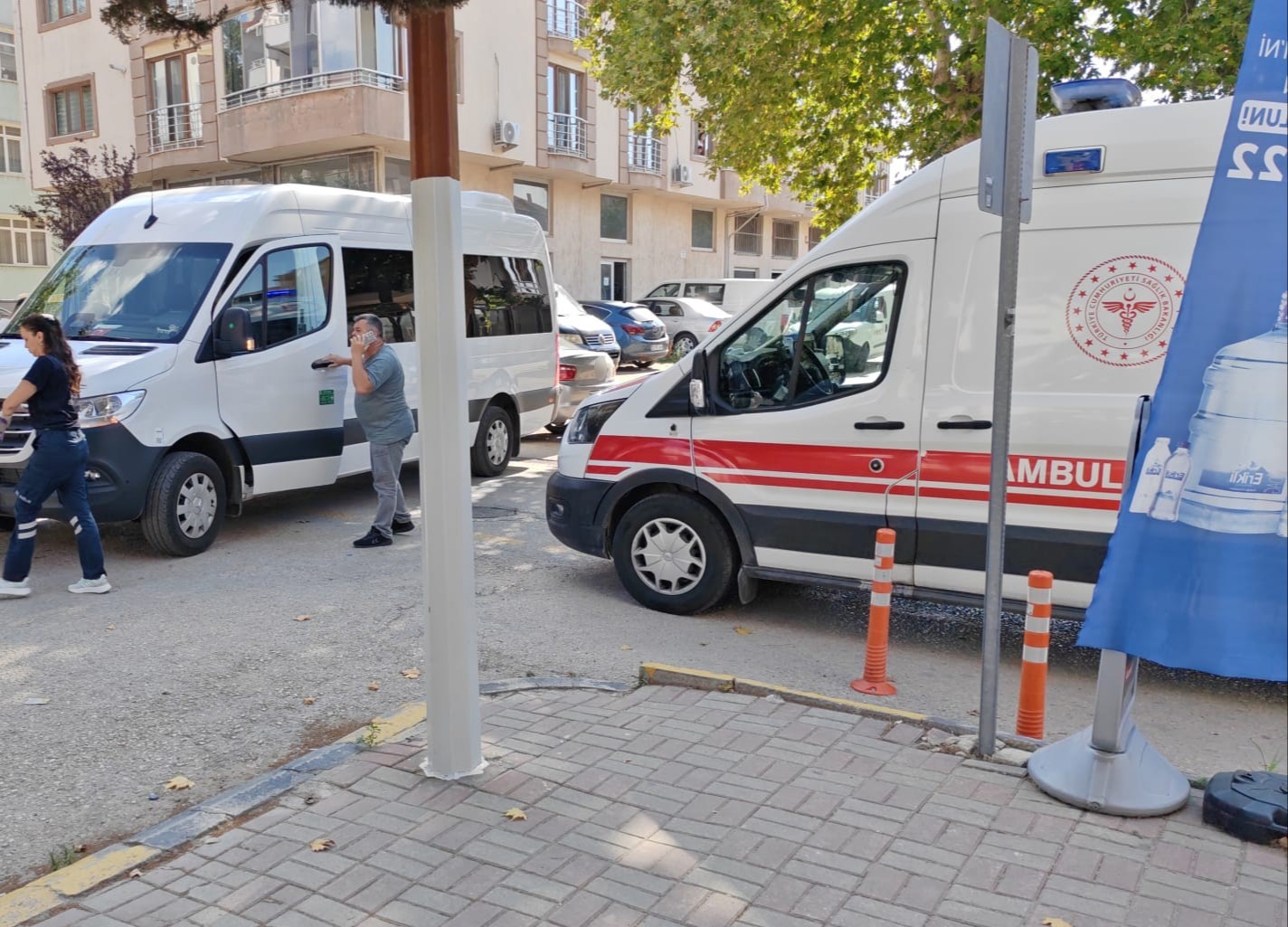 EDİRNE’DE MİNİBÜSLE ÇARPIŞAN MOTOSİKLETLİ YARALANDI: KAZA ANI KAMERADA
